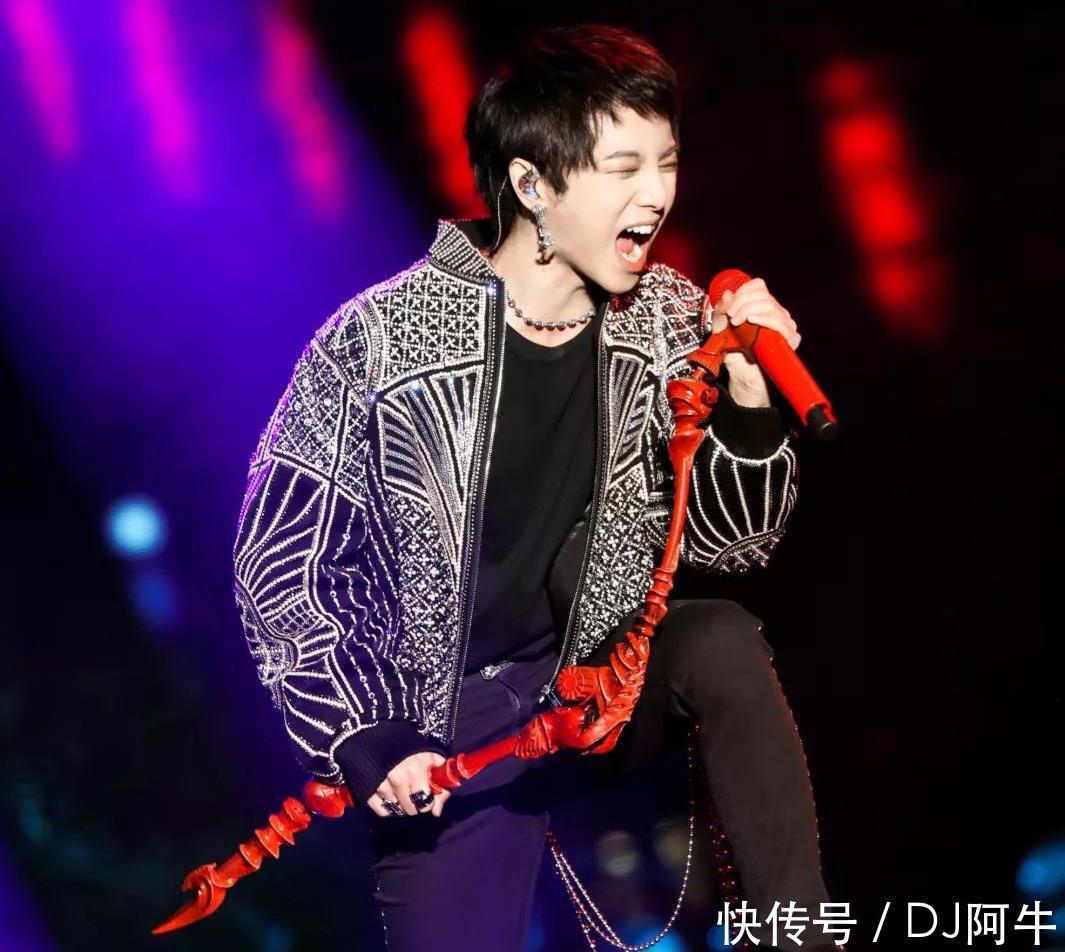 音乐|《我们的歌2》首播，曾挑战歌王的他成为新声歌手，处处陷入尴尬