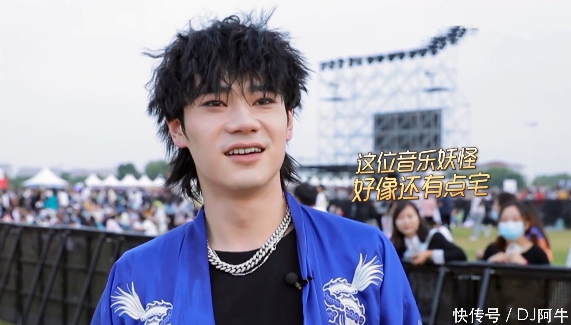 音乐|《我们的歌2》首播，曾挑战歌王的他成为新声歌手，处处陷入尴尬