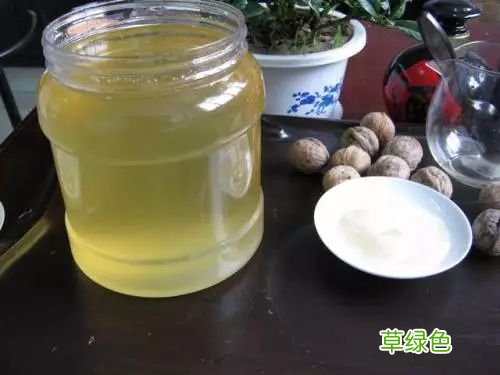 蜂蜜跟什么不能一起吃 蜂蜜和什么不能一起吃会中毒