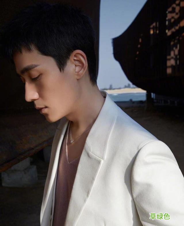 粉丝洗白：朱一龙前助理也姓“皮”，晒全家福后网友才恍然大悟 姓皮的为什么