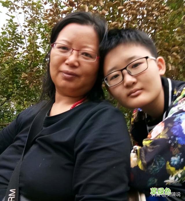 19岁李明馨抗癌7年花百万，亲友劝放弃被怒怼：我凭什么活该去死 孟可馨名字