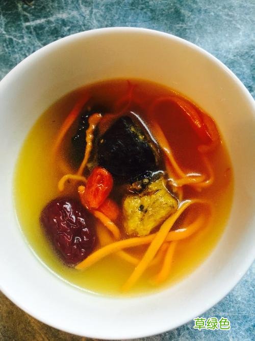 冬虫夏草炖乌鸡汤功效 炖冬虫夏草乌鸡汤的做法