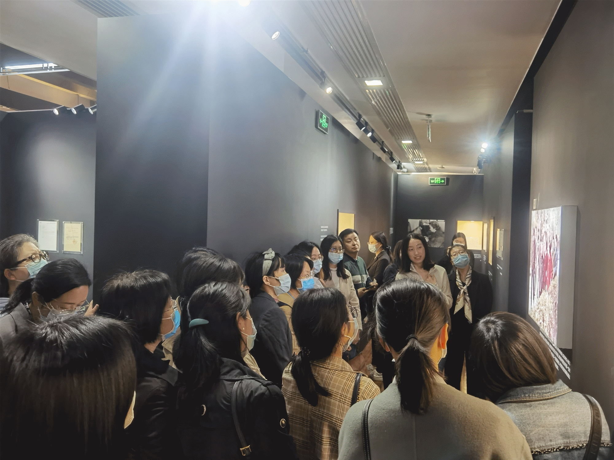 这么多人前来，只为她！“见大师”的时间又多了一点 徐艺菲名字