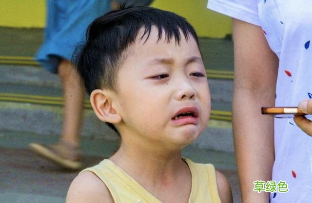 小学生“极简风”姓名走红，连姓带名共2笔，老师：念不出来 带乙男名字