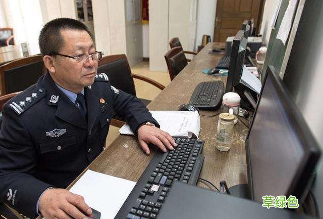 爸爸姓“柏”，给儿子取一名，亲戚听完取笑：真是有钱任性 柏什么好听