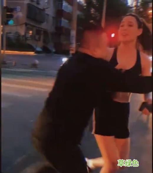 男子回应拦停谷爱凌合影不让走：不是故意的，当时有车让她小心一点