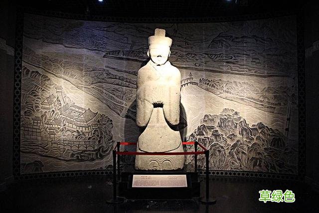 都江堰下面曾埋有“三神石人像”，出土了两尊，第三尊是什么模样 祈保什么意思