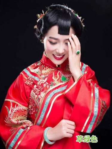 翡翠佩戴知识：翡翠服装搭配技巧