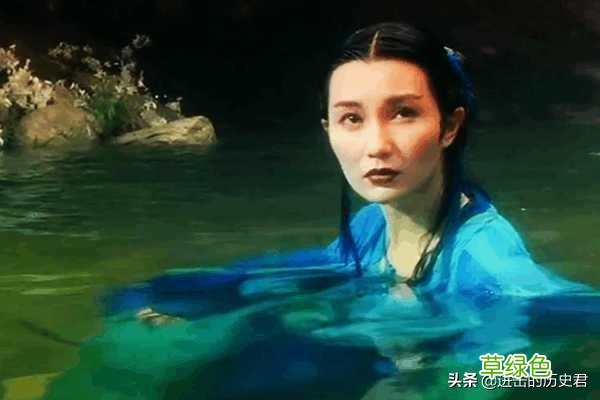 白蛇传故事中，白娘子名叫素贞，其实小青也有个很唯美的名字 胡什么花人名