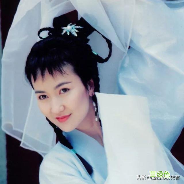 白蛇传故事中，白娘子名叫素贞，其实小青也有个很唯美的名字 胡什么花人名