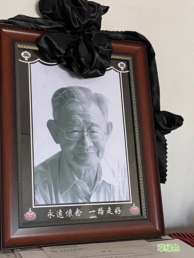 “那个教我吹口哨，法式抽烟，夸我译得好的人走了” 繁体字周怎么写