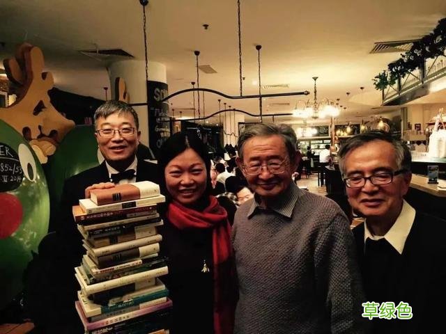 “那个教我吹口哨，法式抽烟，夸我译得好的人走了” 繁体字周怎么写