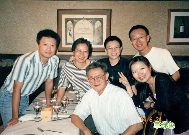 “那个教我吹口哨，法式抽烟，夸我译得好的人走了” 繁体字周怎么写