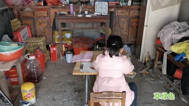 B站最凶女教师：我一眼就知道谁没写作业 -B名字凶