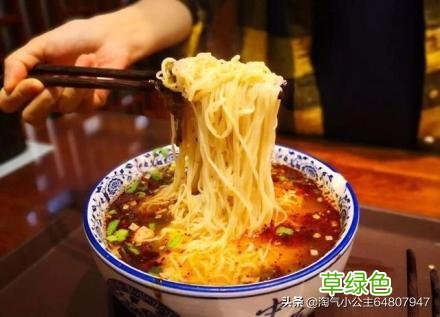 帮忙取个名字，三个字的，姓闻，中间是伊，最后一个？ 伊宝名字