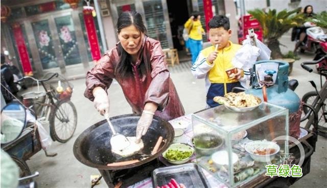 废品里捡到《简爱》启蒙，“葱油饼大姐”逆袭成草根作家 千字配名字