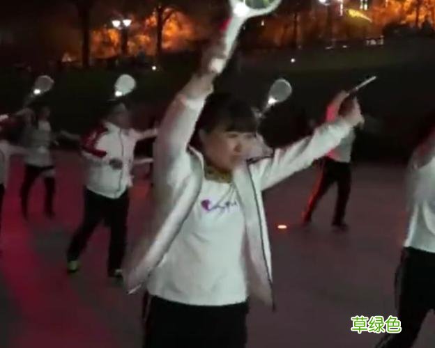 广场舞大妈被高考家长打死 大妈高考期息舞