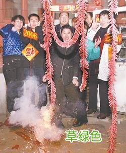 春节放鞭炮的来历简介 春节放鞭炮的来历