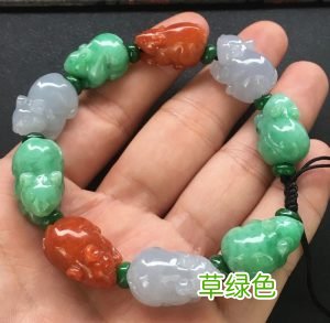 挑选翡翠三彩手串多少颗最好？