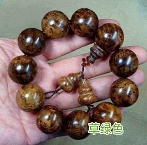 红木手串这样戴才不容易开裂