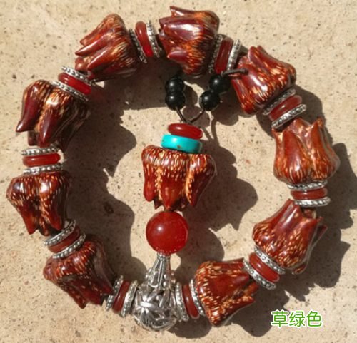 滴血莲花菩提手串寓意与价值