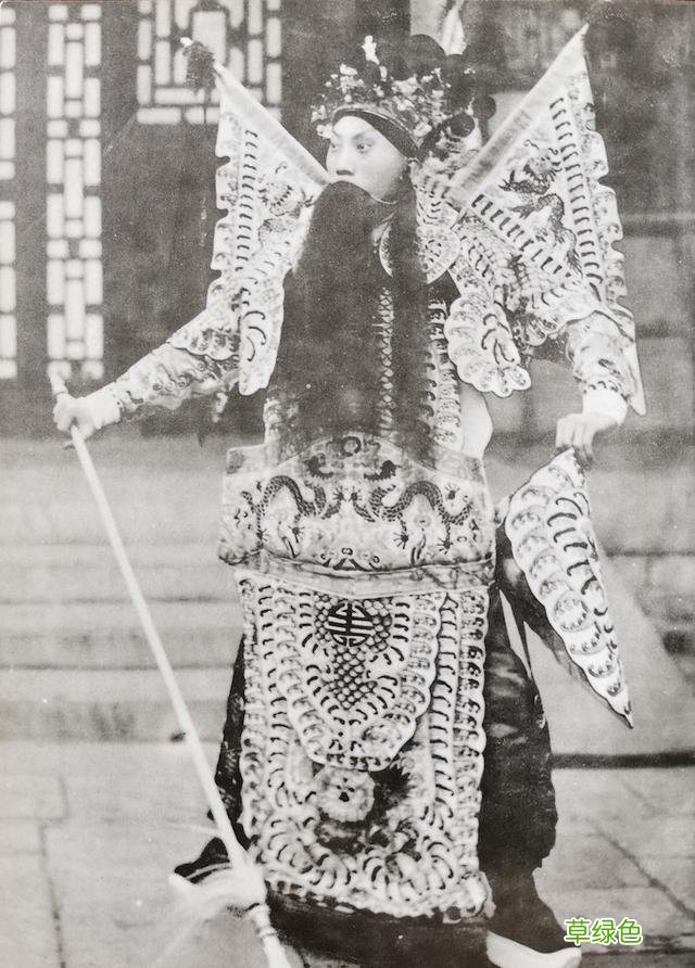 谷曙光读《余叔岩年谱》｜杜月笙的面子与余叔岩的骨气 名字馥久