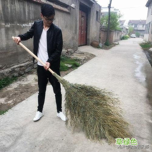 腊月二十四，农村家家打扫屋子掸尘除灰，扫尘日的背后有特殊意义 修灶怎么选日子