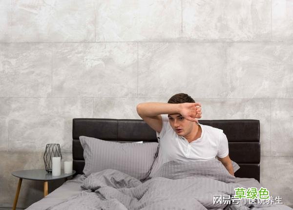 总爱出汗是什么原因造成的 爱出汗是怎么回事