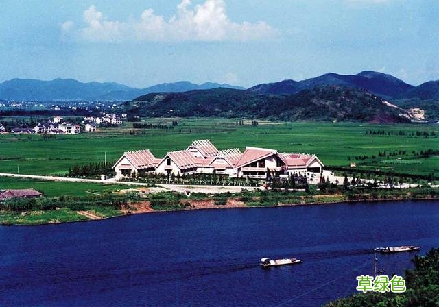 距今6000年前后，丝绸诞生于浙江省宁波市，商品名为“华夏” 堇五行属什么