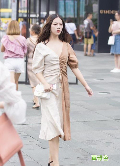 穿长裙的妹子