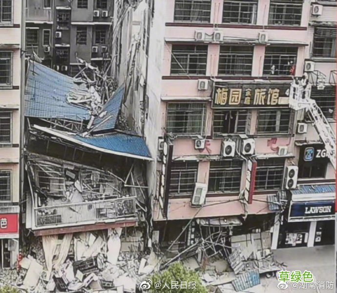 长沙坍塌楼房现场陆续救出被困人员