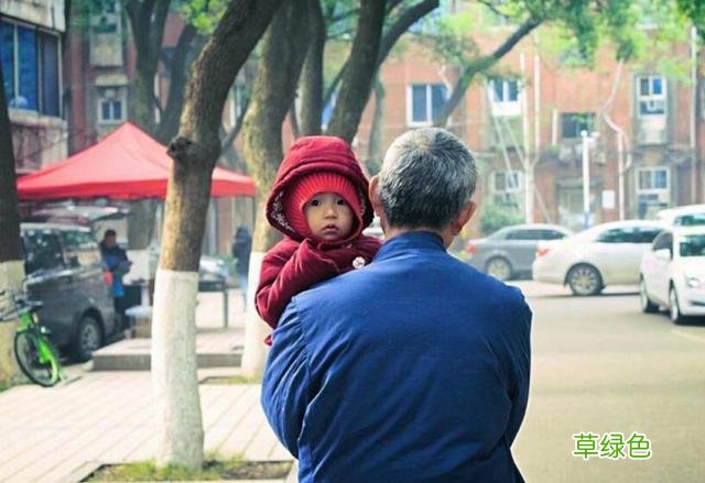 晚辈名字不能跟长辈重复？为何赌王把“燊”给了孙子？很有寓意 名字中带猷
