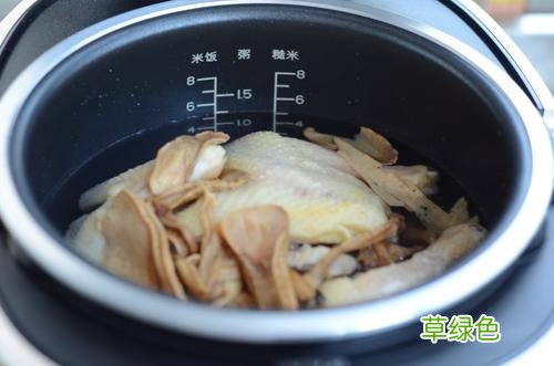 松茸菌菇煲鸡汤