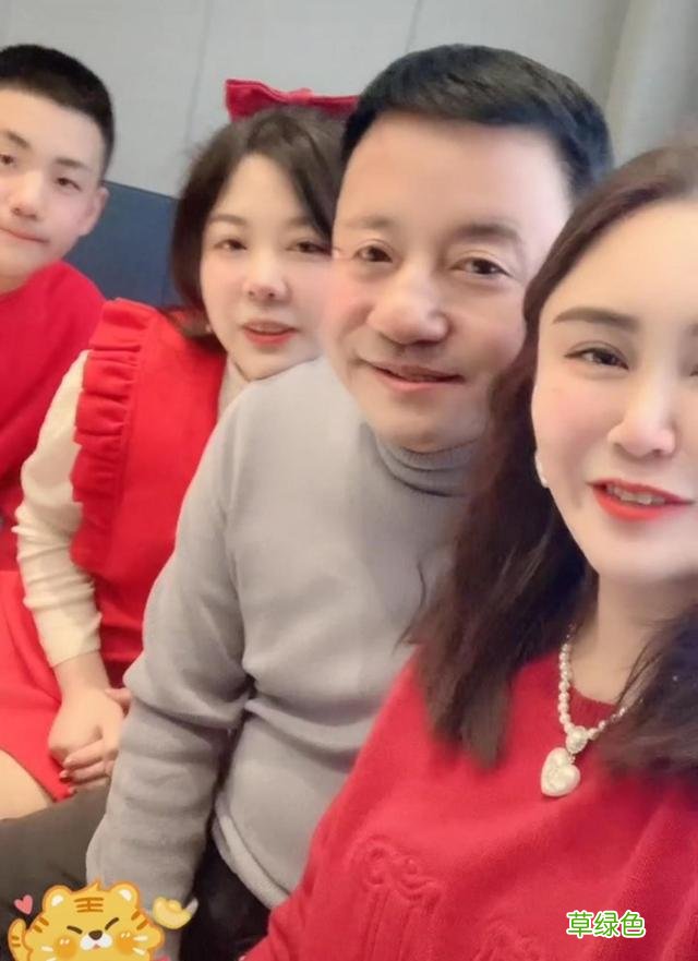 王长贵女儿和大8岁继母一起过年，与弟弟相处融洽，还被爸爸催婚 好听的相册名字