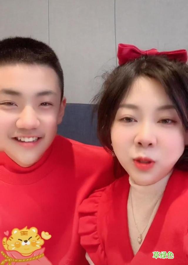 王长贵女儿和大8岁继母一起过年，与弟弟相处融洽，还被爸爸催婚 好听的相册名字