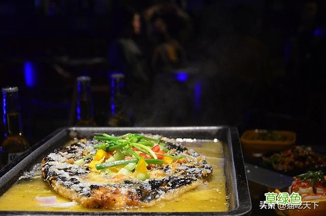 有十八种口味的烤鱼，必有一款迷住你，还有多款美食和酒吧场 烤鱼叫什么名