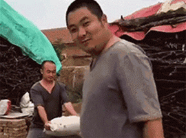 爷爷是抗战老兵，孙子在日企，硬是追着他满村打，结果一句话化解 王诗名字怎么样