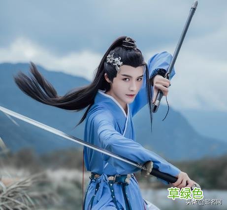 楚辞中带木带火男孩名字，胸怀中怀文墨，眼里有星辰 耀怎么取名字