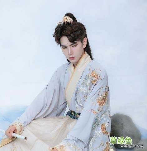 楚辞中带木带火男孩名字，胸怀中怀文墨，眼里有星辰 耀怎么取名字