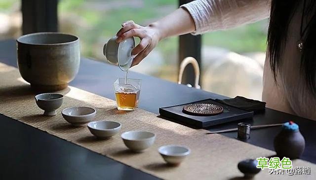 喝茶,只有两个动作:拿起和放下 茶叶怎么拿