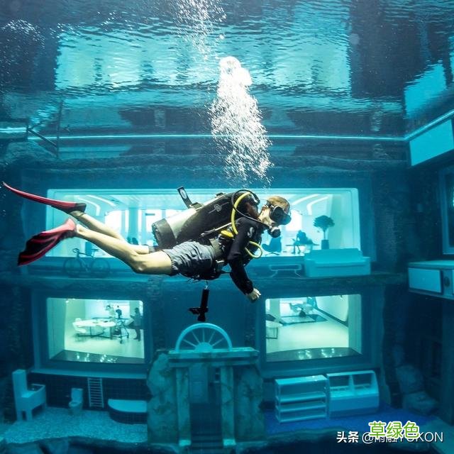 60米深的全球最深游泳池：用1400万升水灌满，每6小时过滤一次 游泳池名字