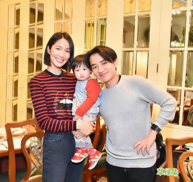 王祖蓝老婆罕见晒女儿，1岁天韵带墨镜神似爸爸！肉嘟嘟太可爱 时天韵名字