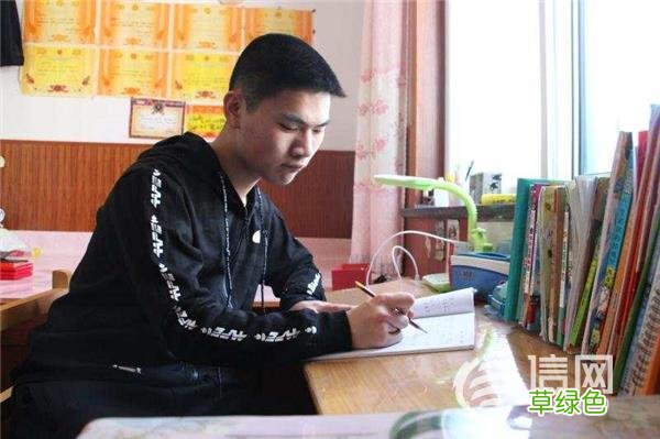 汲取母背上的爱砥砺前行 患脑瘫四肢瘫的他“蜕变”成演说家 王建皓名字