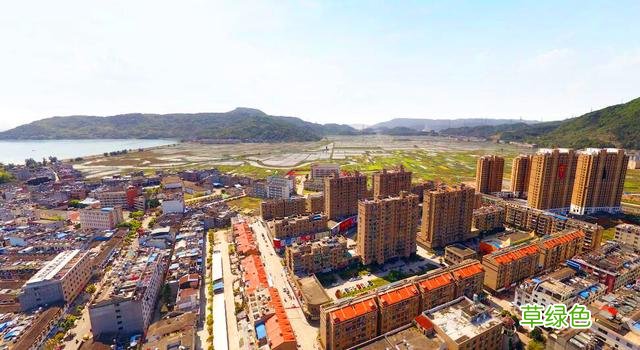 福建宁德福鼎市最大的镇，因旅游景区而改名，是全国千强镇 榛字怎么念