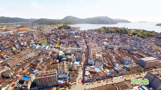 福建宁德福鼎市最大的镇，因旅游景区而改名，是全国千强镇 榛字怎么念