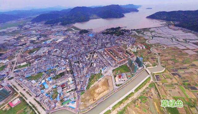 福建宁德福鼎市最大的镇，因旅游景区而改名，是全国千强镇 榛字怎么念