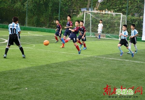 南充11岁男孩校园足球联赛一人狂进9球 成为当地最牛校园球员 男孩马文什么
