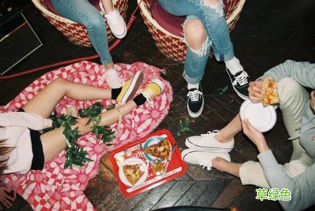 不吹不黑，这绝对是Vans性价比最高的一个系列！ 万斯年名字