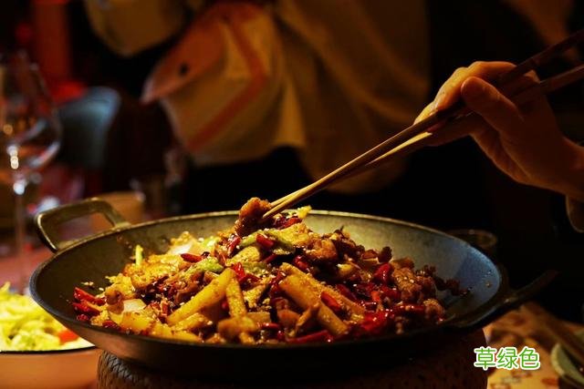 性价比超高的音乐餐厅！人人都往这里跑，待到半夜才回家 什么餐吧好听