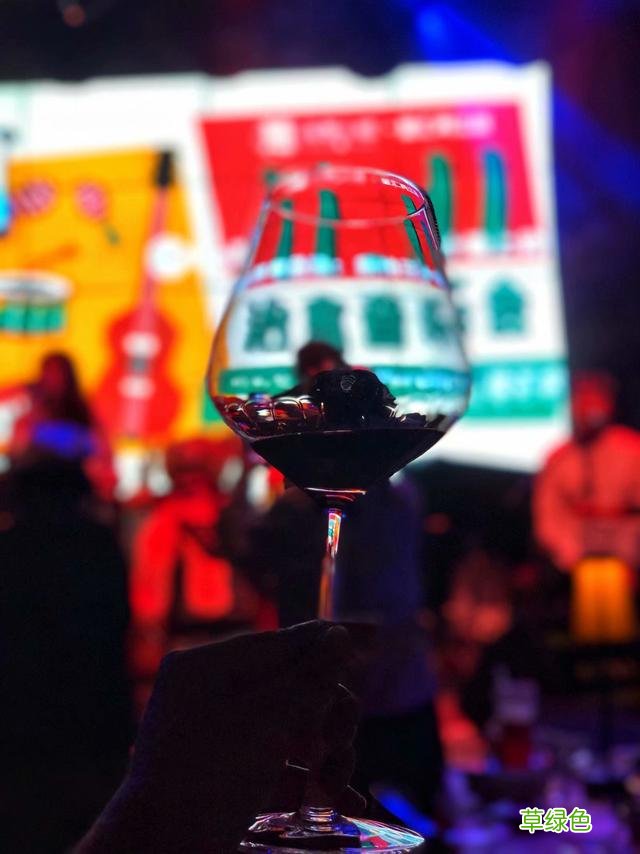 性价比超高的音乐餐厅！人人都往这里跑，待到半夜才回家 什么餐吧好听